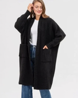 Soraya | Damen Lange Strickjacke für Große Größen mit Taschen und weichem Strick in Schwarz