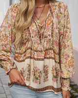 Katia - Modisches Bedrucktes Langarm Shirt Mit V-Ausschnitt in Beige