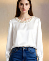 Quitterie – Satin Bluse Mit Perlenkragen in Weiß