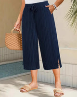 Weite Capri-Hosen für Damen mit praktischen Taschen in Marineblau