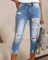 Delina - Ripped-Jeans in Hellblau