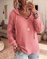 Nemila – Eleganter Strickcardigan MIT Kapuze Und Spitzenbesatz in Rot