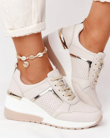 Maya - Athletische Sneakers mit Schnürung in Beige