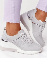 Maya - Athletische Sneakers mit Schnürung in Grau