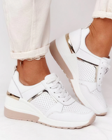 Maya - Athletische Sneakers mit Schnürung in Weiß
