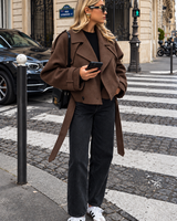 Kurzer Damen-Trenchcoat mit Gürtel und doppelter Knopfleiste – Élise in Kaffee