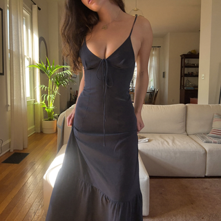 Kundinnenfoto marineblaues Midikleid