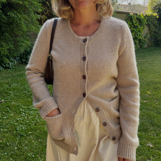 Kundinnenfoto Strickjacke im Garten