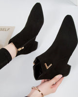 Drune | Stiefeletten - Wildleder-ähnliches Material - Spitzes Ende - Blockabsatz - Reißverschluss in Schwarz 1