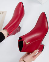Drune | Stiefeletten - Wildleder-ähnliches Material - Spitzes Ende - Blockabsatz - Reißverschluss in Rot