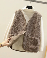 Walburga | Damen Teddy Weste mit Knöpfen und Taschen in Khaki