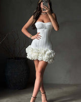 Weißes Corsagen Minikleid mit Blumenapplikation in Weiß