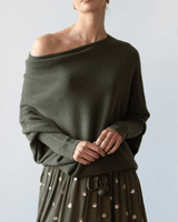 Xanthe | Damen Asymmetrischer Off-Shoulder Pullover in Grün