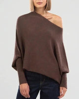 Xanthe | Damen Asymmetrischer Off-Shoulder Pullover in Braun